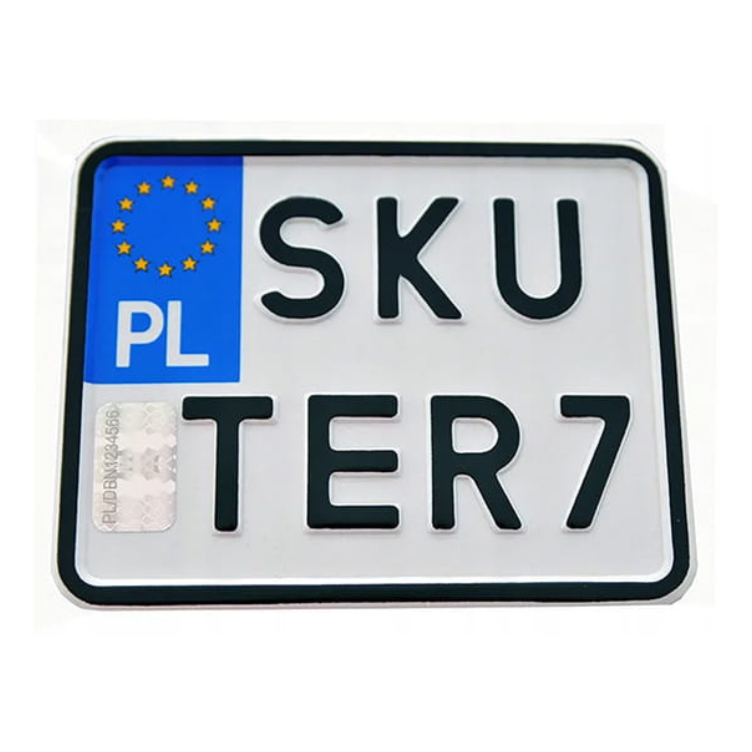 Mała polska tablica rejestracyjna z eurobandem PL i czarnymi tłoczonymi znakami.