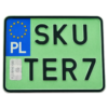 Zielona tablica rejestracyjna z czarnym oznaczeniem SKU TER7, przedstawiona z przodu na białym tle. Tablica ma niebieski euroband z symbolem Unii Europejskiej i oznaczeniem PL oraz hologram zabezpieczający.